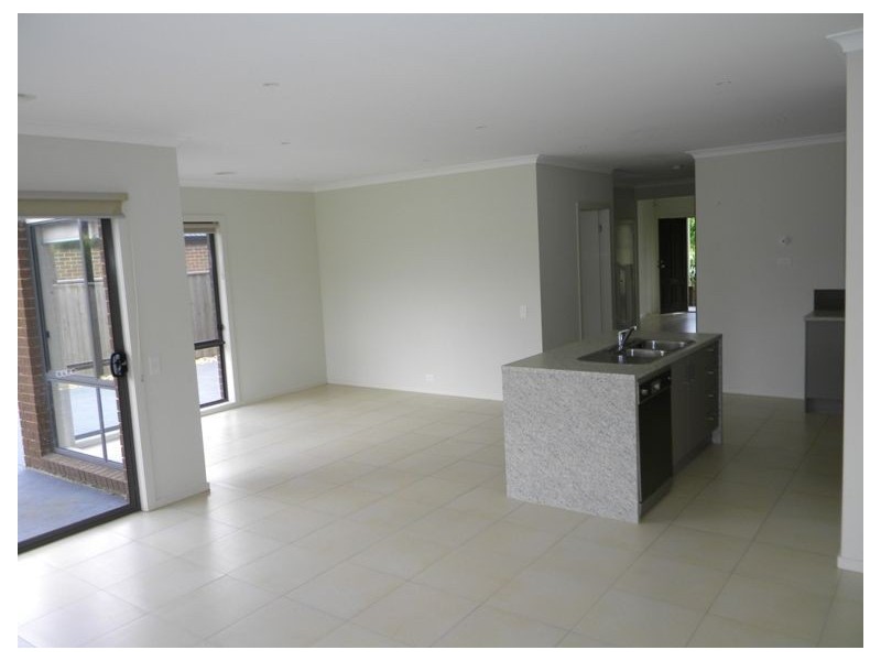 33 Premier Drive, Berwick VIC 3806