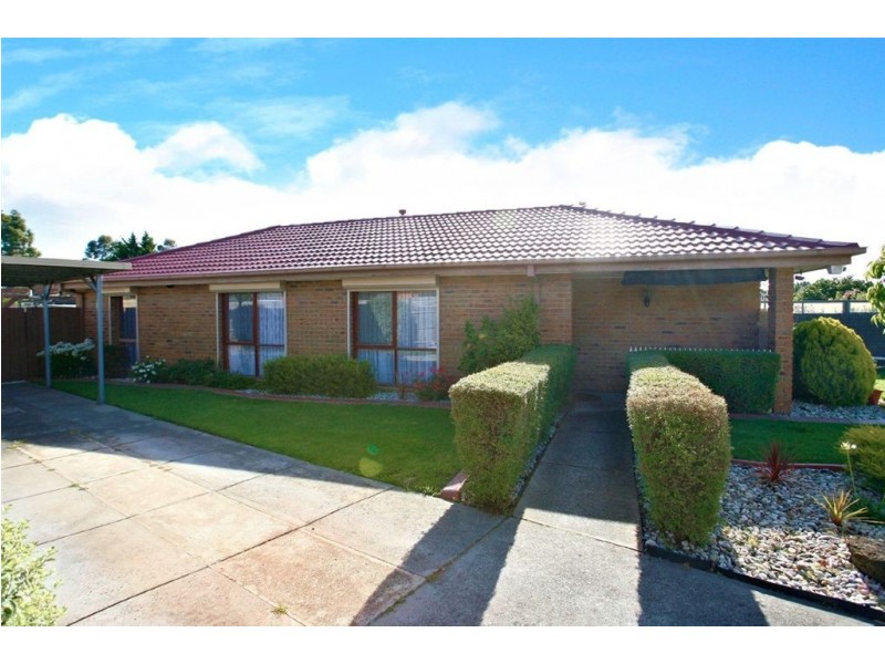 32 Courtenay Ave, Cranbourne North VIC 3977