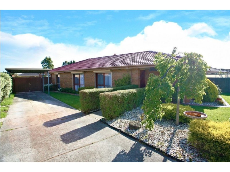 32 Courtenay Ave, Cranbourne North VIC 3977