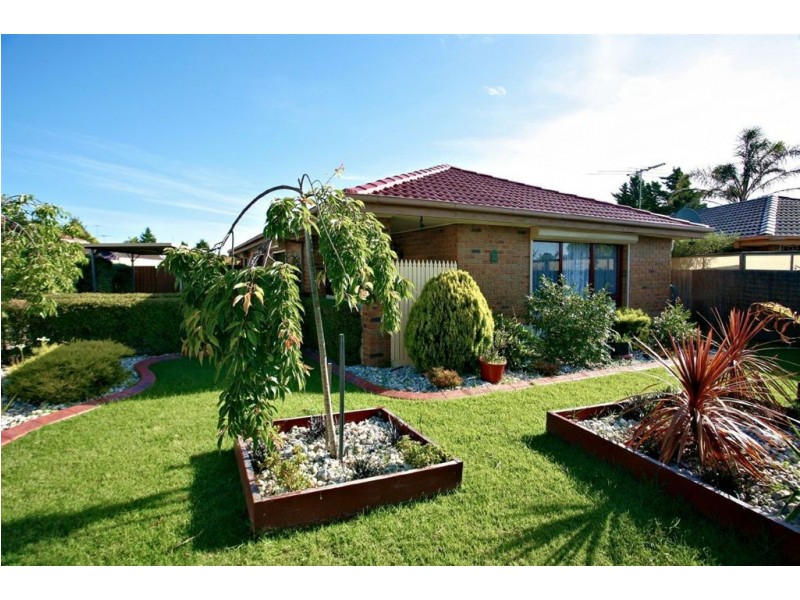 32 Courtenay Ave, Cranbourne North VIC 3977
