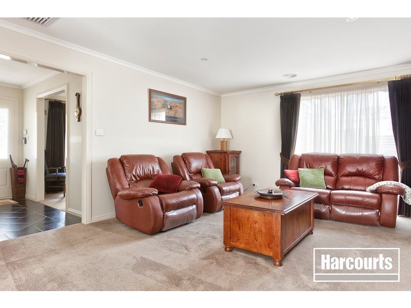 8 Galway Place, Cranbourne VIC 3977