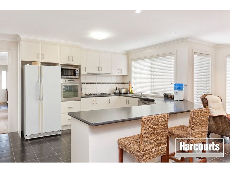 8 Galway Place, Cranbourne VIC 3977