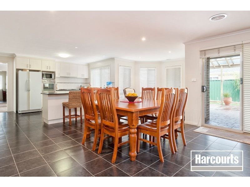 8 Galway Place, Cranbourne VIC 3977