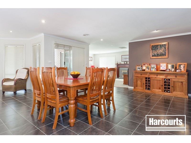 8 Galway Place, Cranbourne VIC 3977