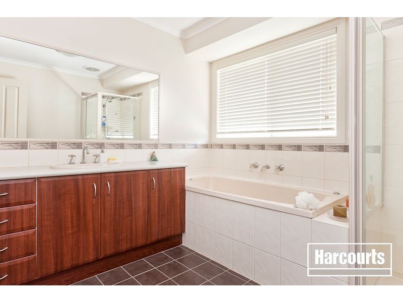 8 Galway Place, Cranbourne VIC 3977