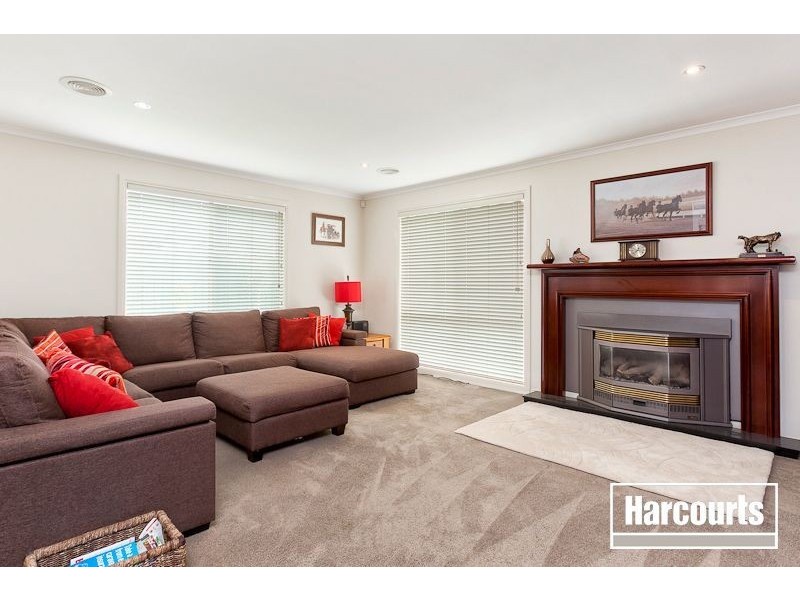 8 Galway Place, Cranbourne VIC 3977