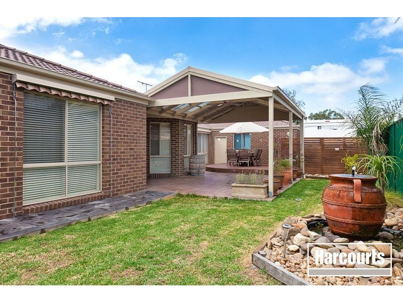 8 Galway Place, Cranbourne VIC 3977