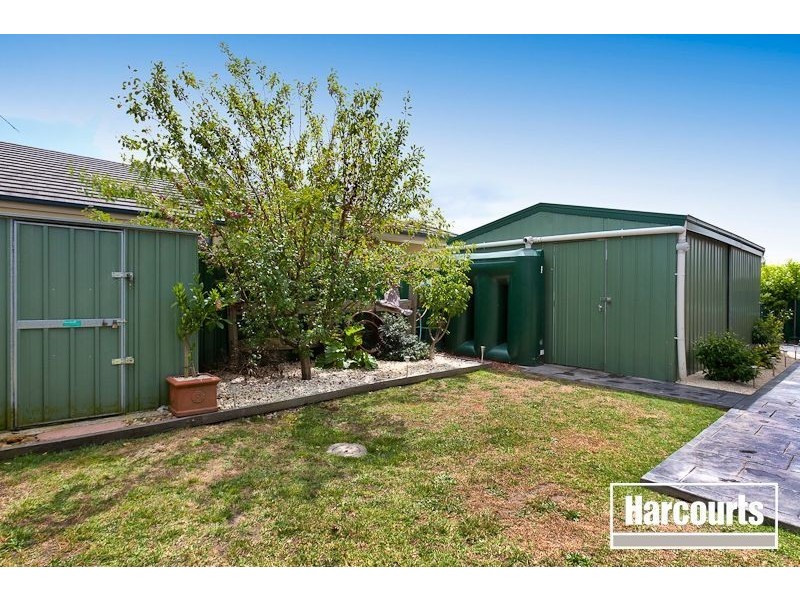 8 Galway Place, Cranbourne VIC 3977
