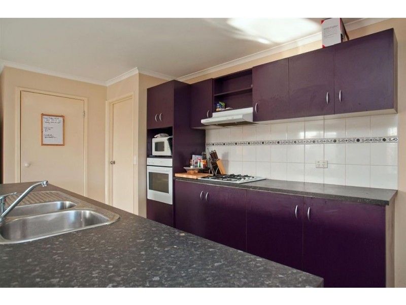 10 Manor Court, Cranbourne East VIC 3977