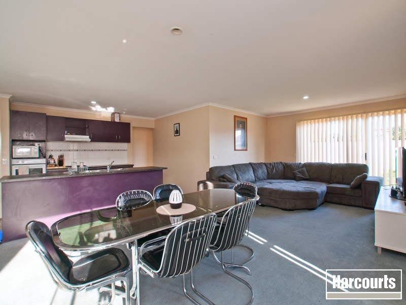 10 Manor Court, Cranbourne East VIC 3977