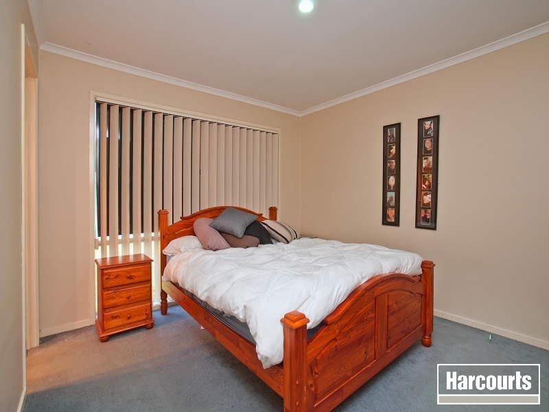 10 Manor Court, Cranbourne East VIC 3977