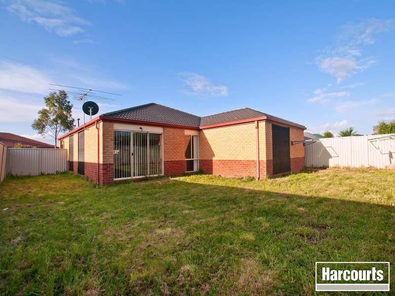 10 Manor Court, Cranbourne East VIC 3977