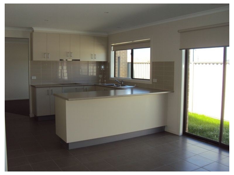 33 Serenity Street, Pakenham VIC 3810