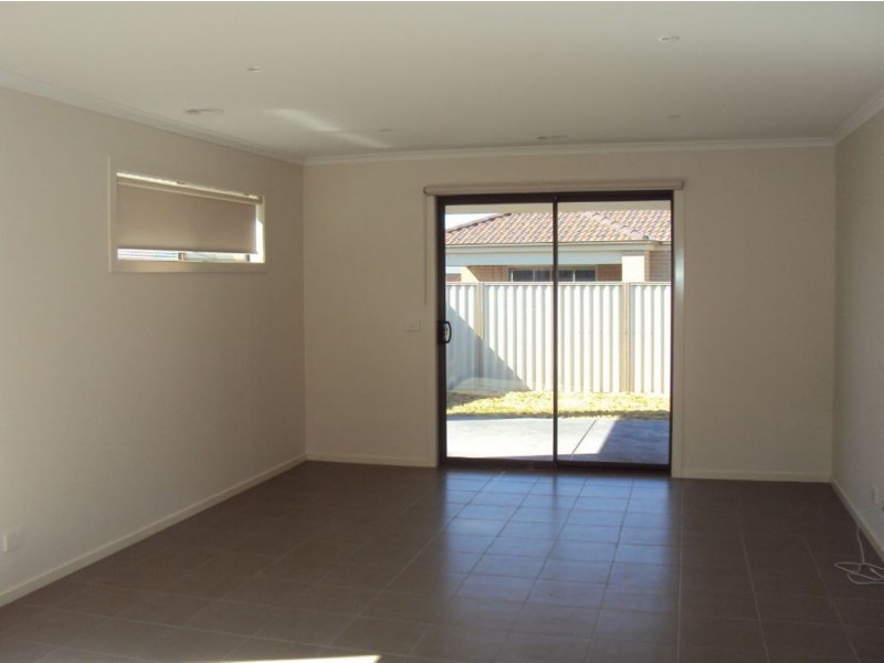 33 Serenity Street, Pakenham VIC 3810