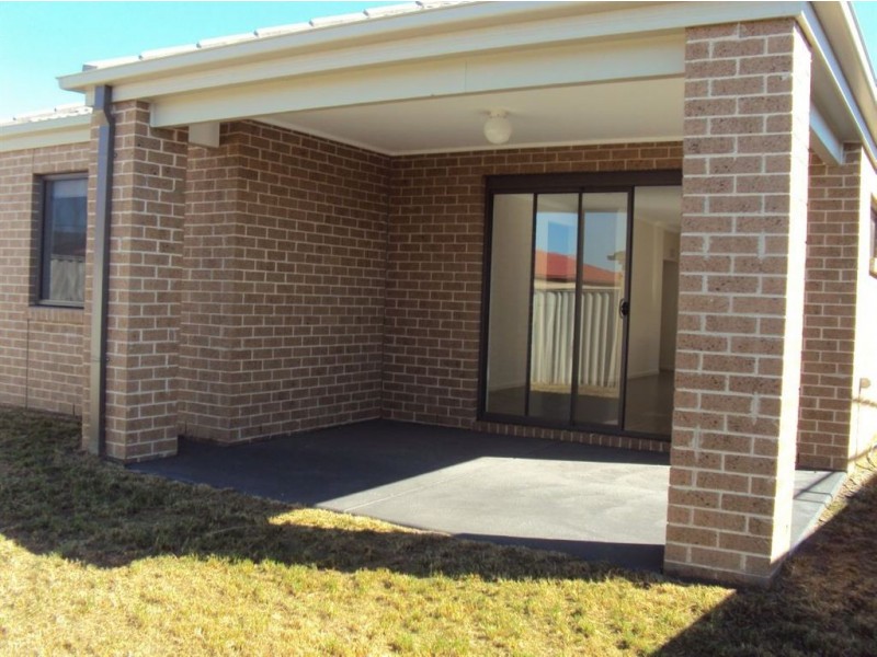 33 Serenity Street, Pakenham VIC 3810