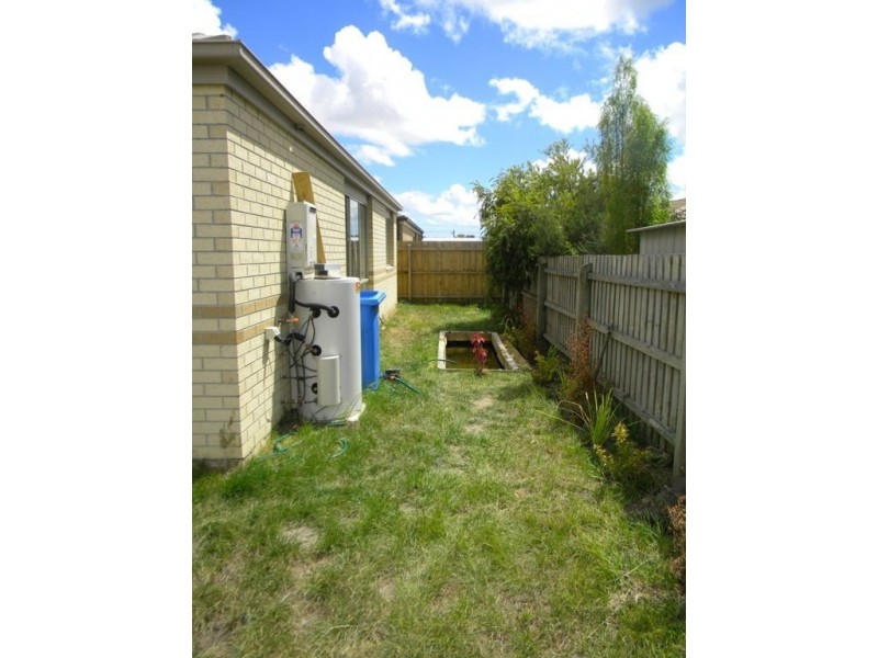 13/220-222 Monahans Rd, Cranbourne West VIC 3977