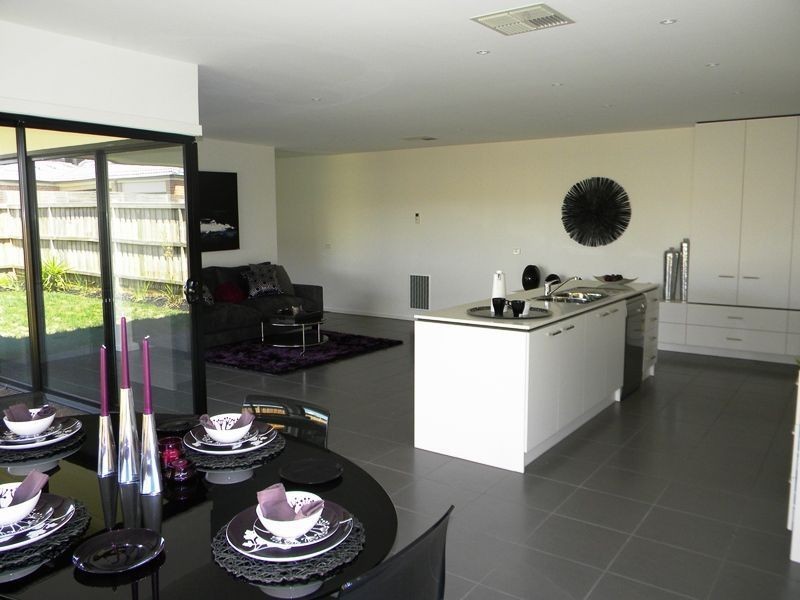 11 Sandarra Boulevard, Sandhurst VIC 3977