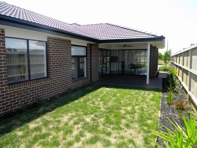 11 Sandarra Boulevard, Sandhurst VIC 3977