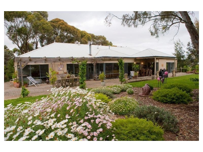 223 Smiths Lane, Cranbourne South VIC 3977