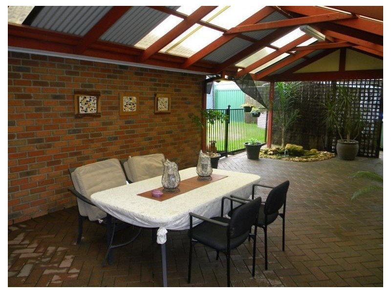 2 Iris Close, Cranbourne North VIC 3977