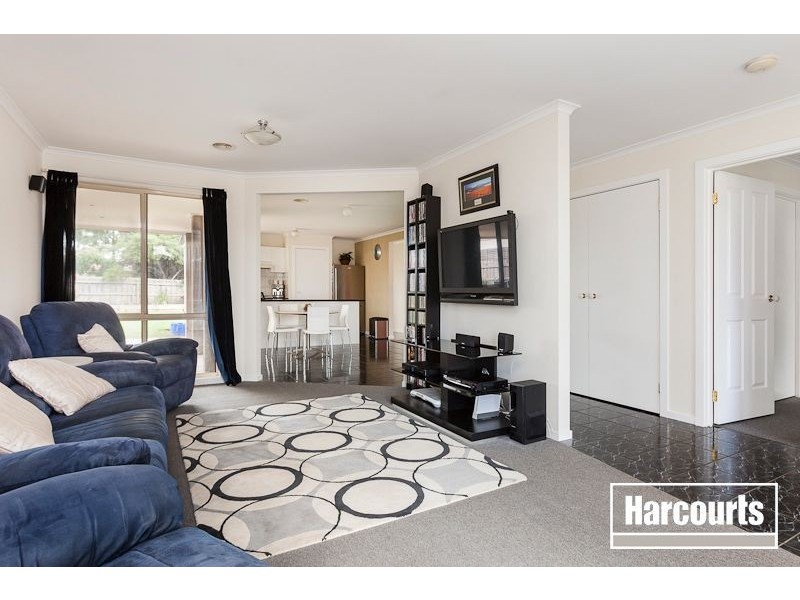 27 Raffindale Crescent, Cranbourne West VIC 3977