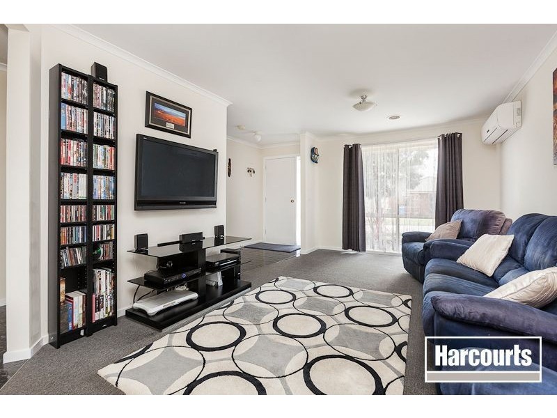 27 Raffindale Crescent, Cranbourne West VIC 3977