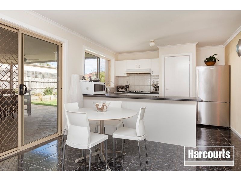 27 Raffindale Crescent, Cranbourne West VIC 3977