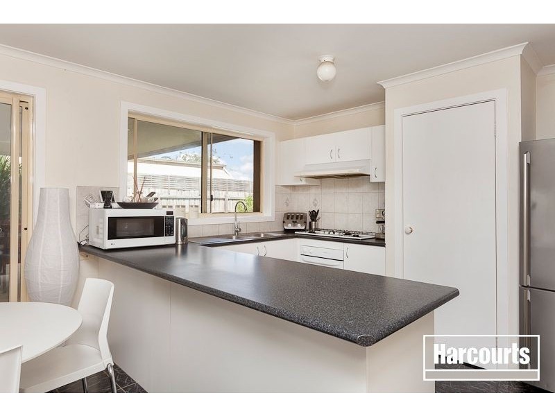 27 Raffindale Crescent, Cranbourne West VIC 3977