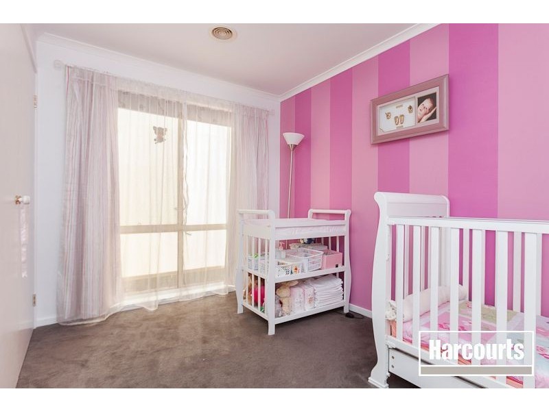 27 Raffindale Crescent, Cranbourne West VIC 3977