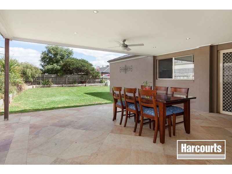 27 Raffindale Crescent, Cranbourne West VIC 3977