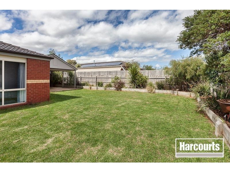 27 Raffindale Crescent, Cranbourne West VIC 3977