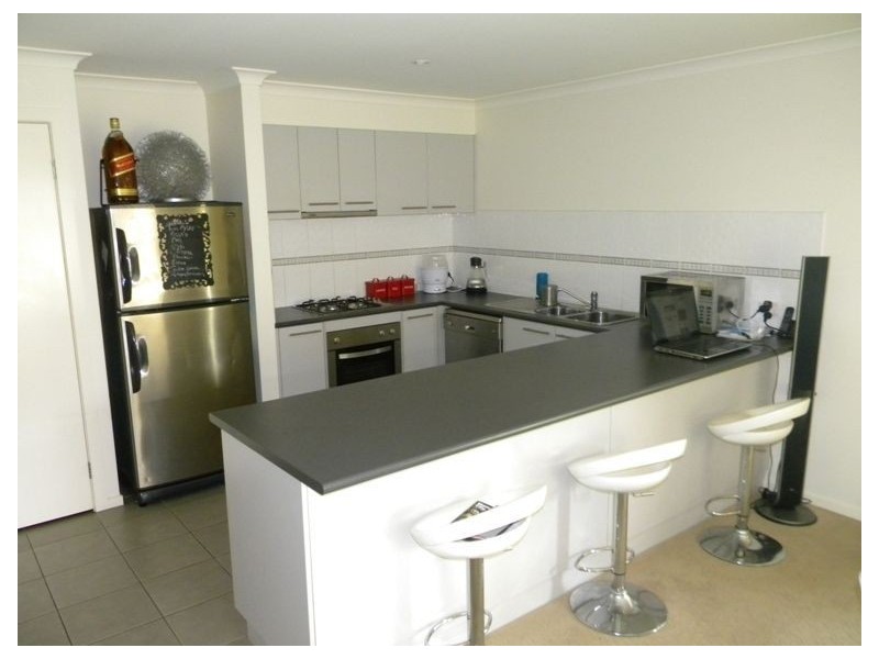 33 Westmoreland Avenue, Cranbourne North VIC 3977