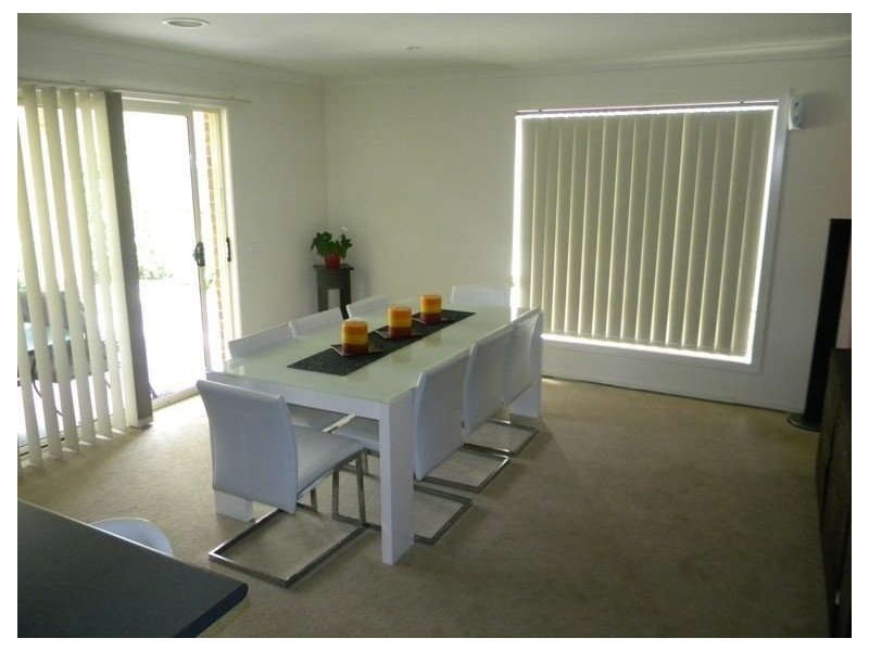 33 Westmoreland Avenue, Cranbourne North VIC 3977