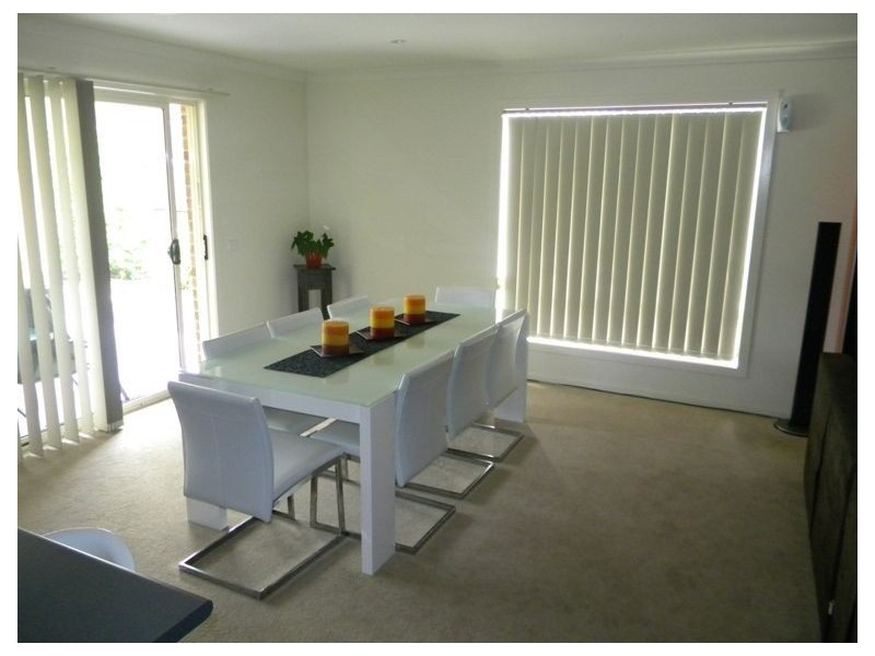 33 Westmoreland Avenue, Cranbourne North VIC 3977