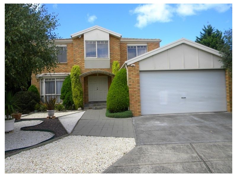 18 Lobelia Court, Cranbourne North VIC 3977