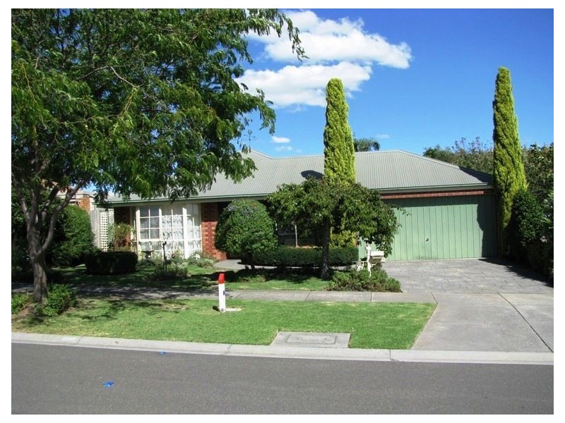 12 Oxenford Rise, Narre Warren South VIC 3805