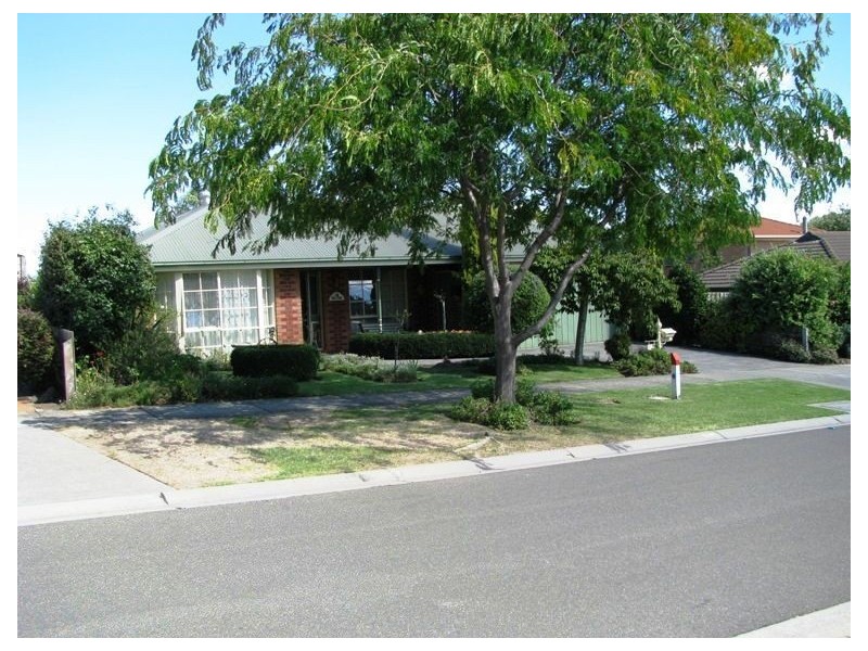 12 Oxenford Rise, Narre Warren South VIC 3805