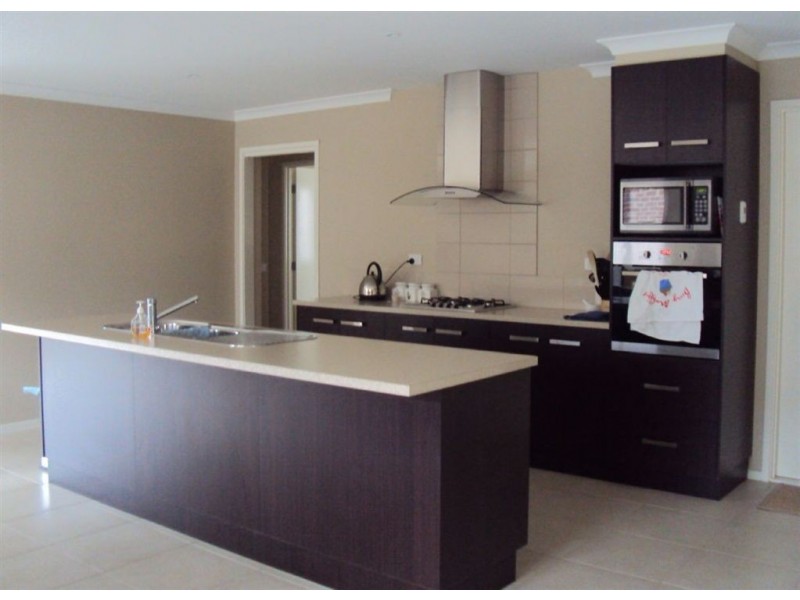 20 Ardent Cres, Cranbourne East VIC 3977