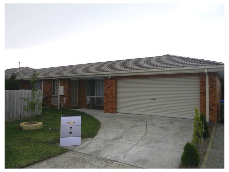 7 Roebourne Mews, Cranbourne East VIC 3977