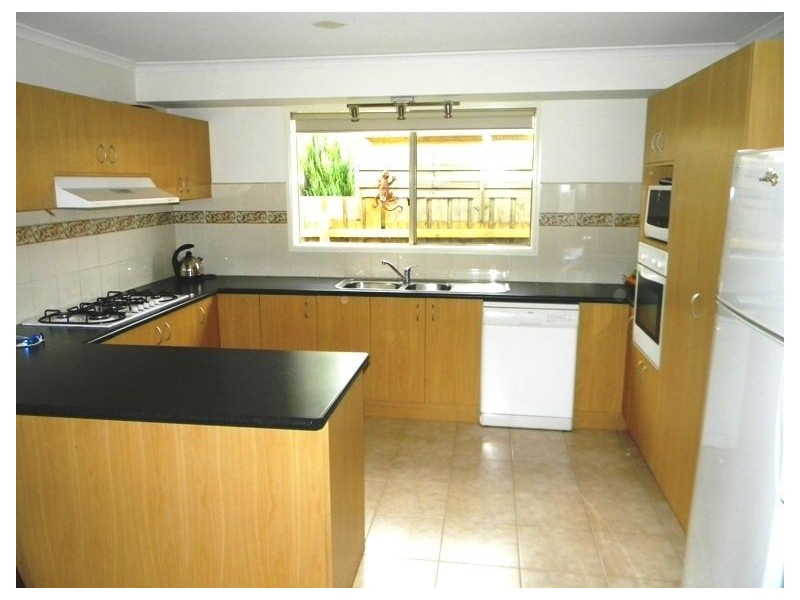 7 Roebourne Mews, Cranbourne East VIC 3977