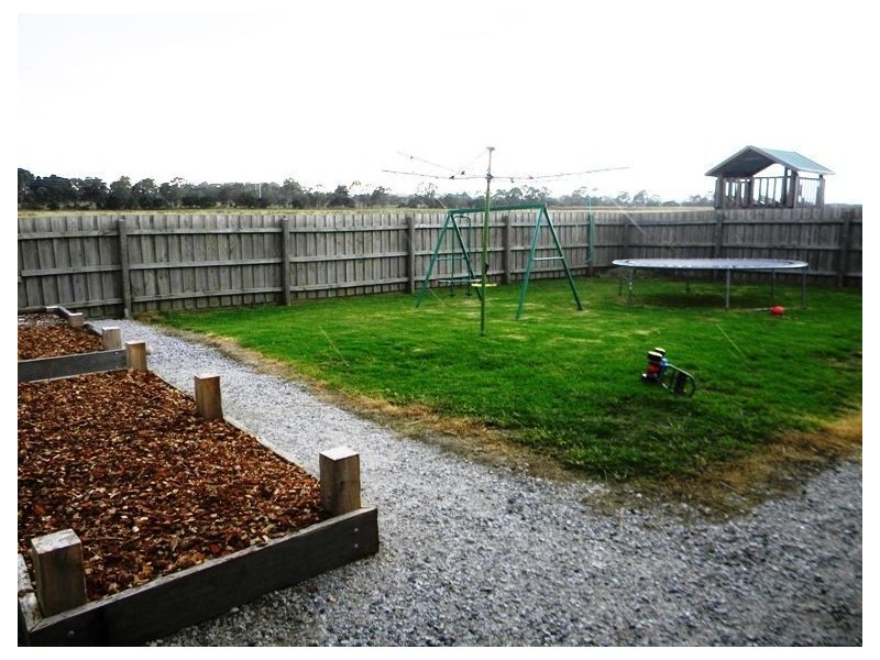 7 Roebourne Mews, Cranbourne East VIC 3977