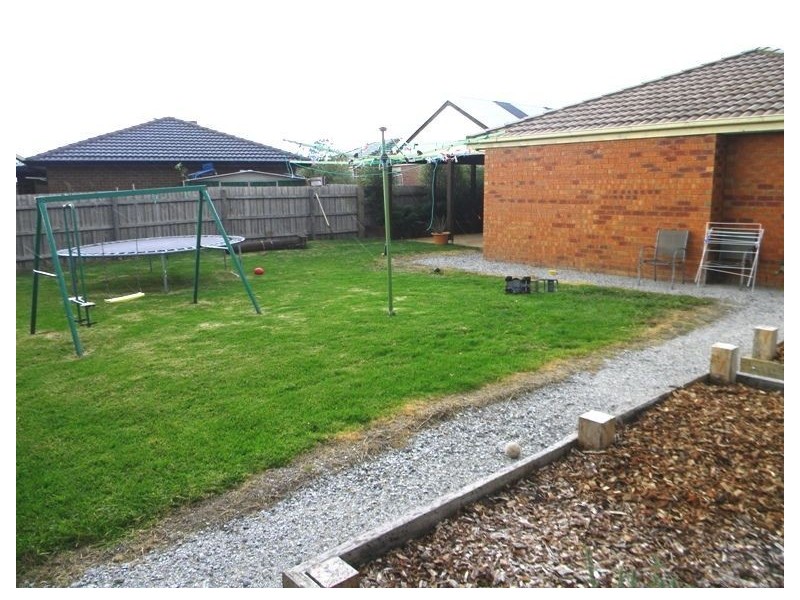 7 Roebourne Mews, Cranbourne East VIC 3977