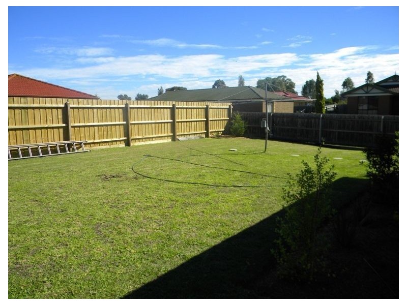 16 Forsyth Court, Cranbourne North VIC 3977