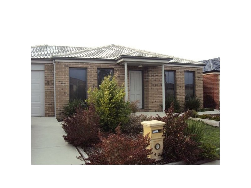42 Tyndall Street, Cranbourne East VIC 3977