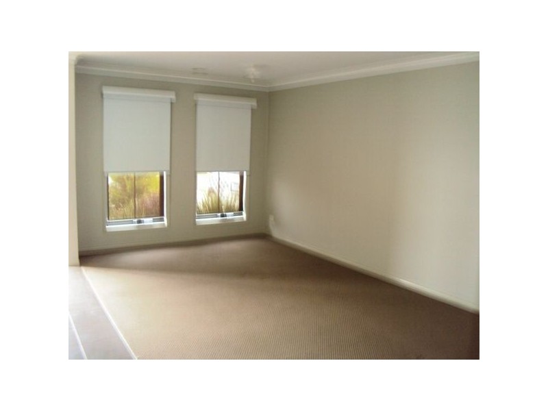 42 Tyndall Street, Cranbourne East VIC 3977