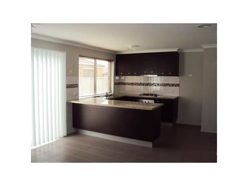 42 Tyndall Street, Cranbourne East VIC 3977