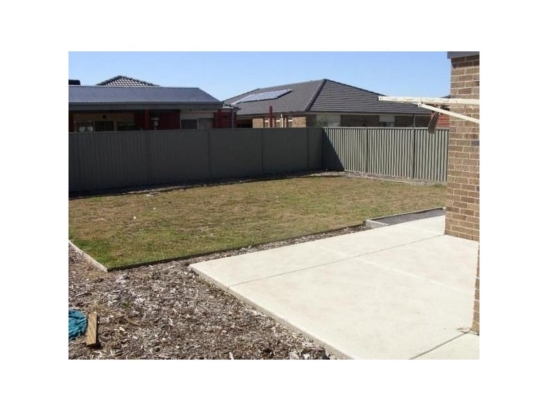42 Tyndall Street, Cranbourne East VIC 3977