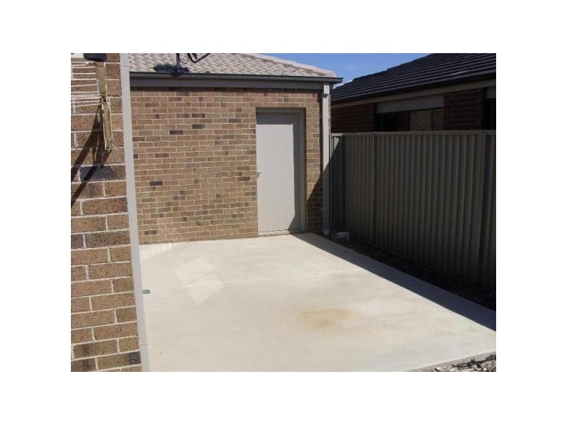 42 Tyndall Street, Cranbourne East VIC 3977
