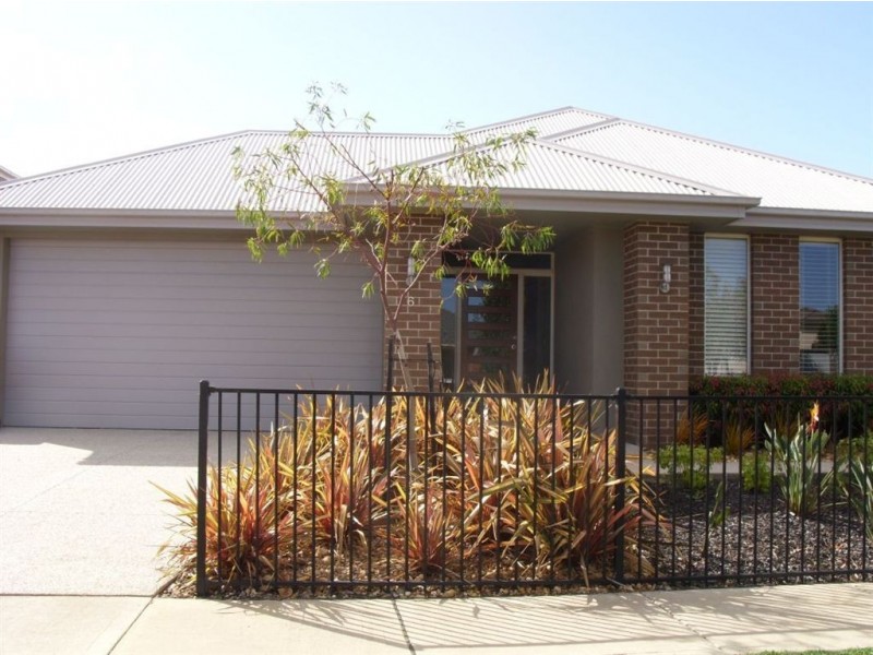 6 Torney Street, Cranbourne East VIC 3977