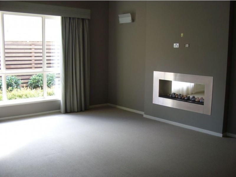 6 Torney Street, Cranbourne East VIC 3977